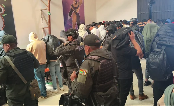 Intervención policial en fiesta clandestina en La Paz deja 170 detenidos