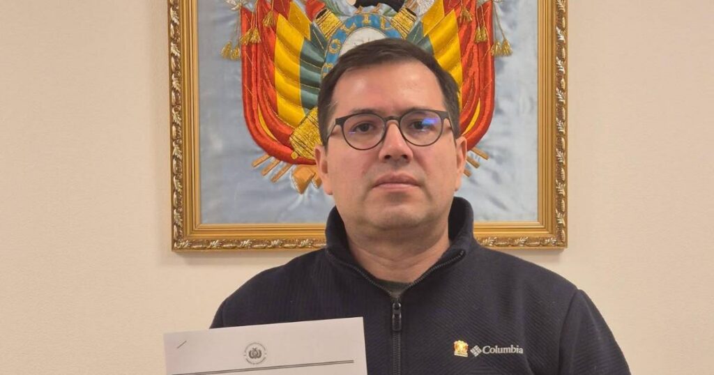 Senador Roca propone privatizar empresas estratégicas y crear un impuesto único nacional
