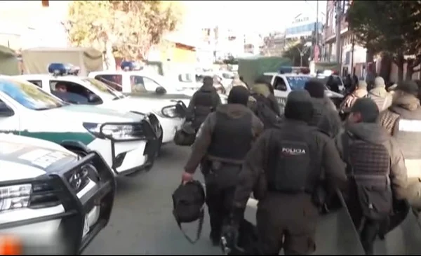 La Policía de La Paz moviliza 900 agentes en respuesta a posibles protestas
