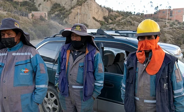 Trabajadores de Sak'a Churu II reclaman salarios y salud tras siete meses de espera
