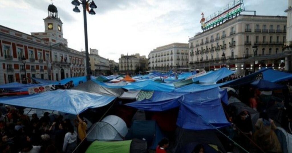 Gobierno español suspende desalojos hasta 2030 en medio de protestas por vivienda