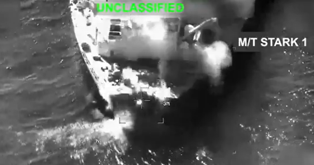 Estados Unidos destruye tres buques petroleros iraníes tras ataque