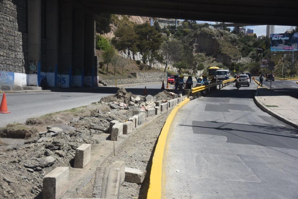 Cierre del carril de subida en la avenida Mario Mercado por reparaciones