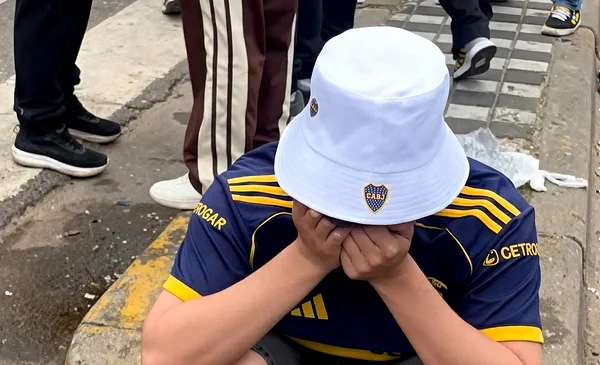 Estafados en Rosario: el desconsuelo de hinchas de Boca que viajaron desde Córdoba