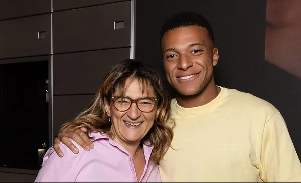 Kylian Mbappé rinde homenaje a su madre en su cumpleaños con emotivo mensaje