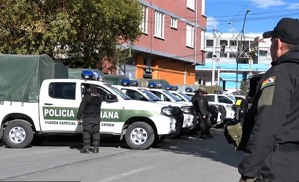 Controles policiales y diálogo en medio del estado de excepción