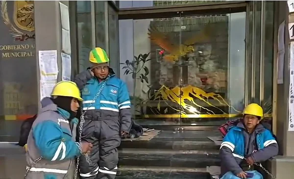 Protesta de trabajadores de Sak'a Churu cumple 12 días en La Paz