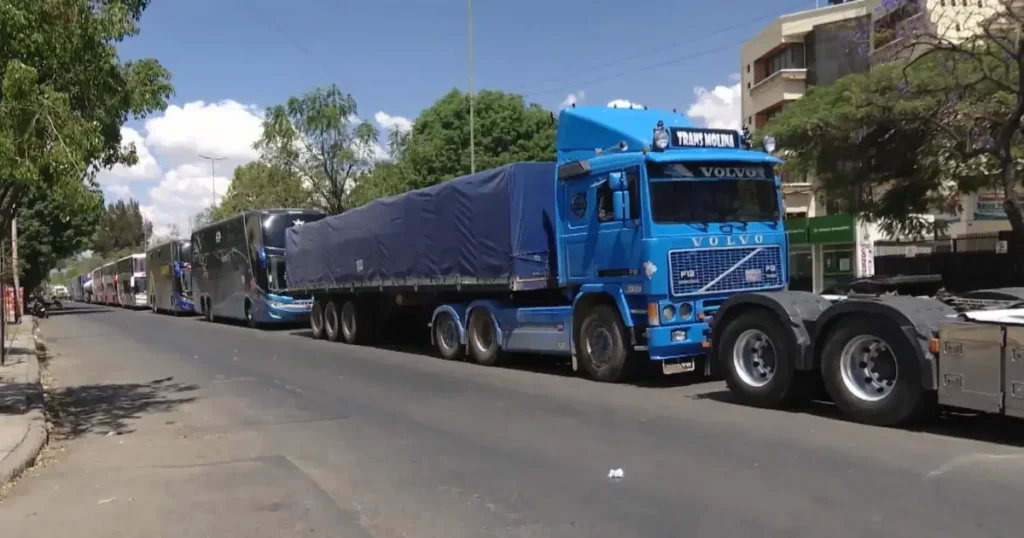 Continúa la escasez de combustible en La Paz y Cochabamba, mientras Santa Cruz muestra mejoría