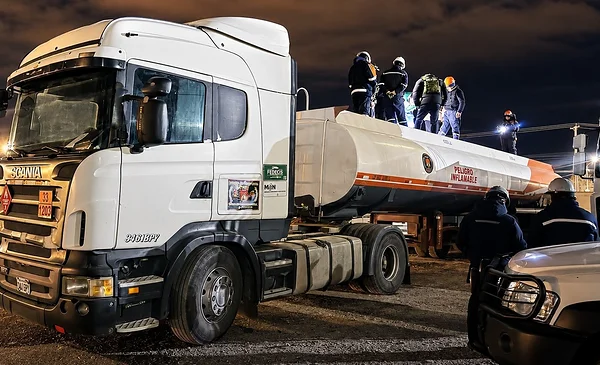YPFB inicia investigación tras hallazgo de soldaduras en cisterna argentina