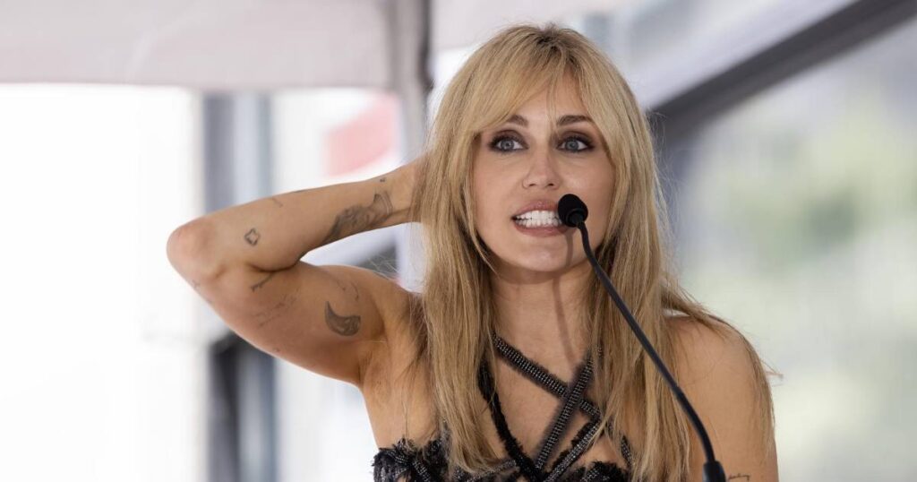 Billy Ray Cyrus apoya a Miley en su cambio de nombre artístico