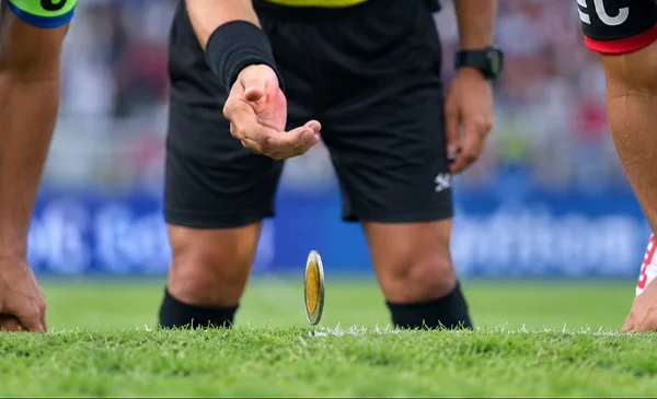 Un insólito sorteo: la moneda no cae en el partido Defensa y Justicia vs. Gimnasia