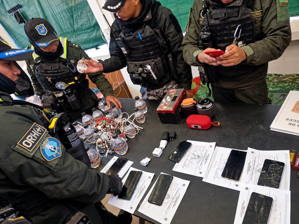 Operativos en cárceles de La Paz y Sucre desmantelan contrabando de artículos prohibidos