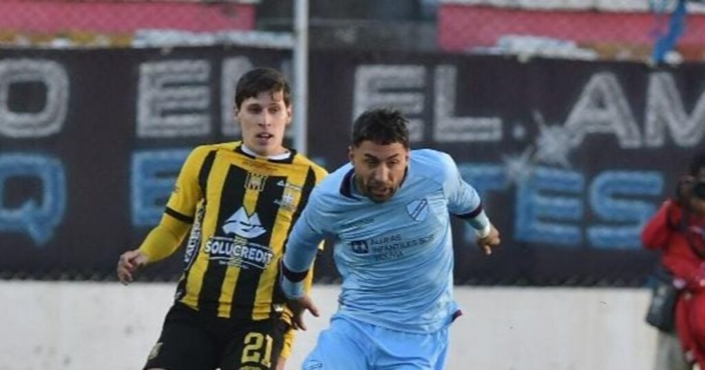 The Strongest y Bolívar empatan en un clásico lleno de emoción