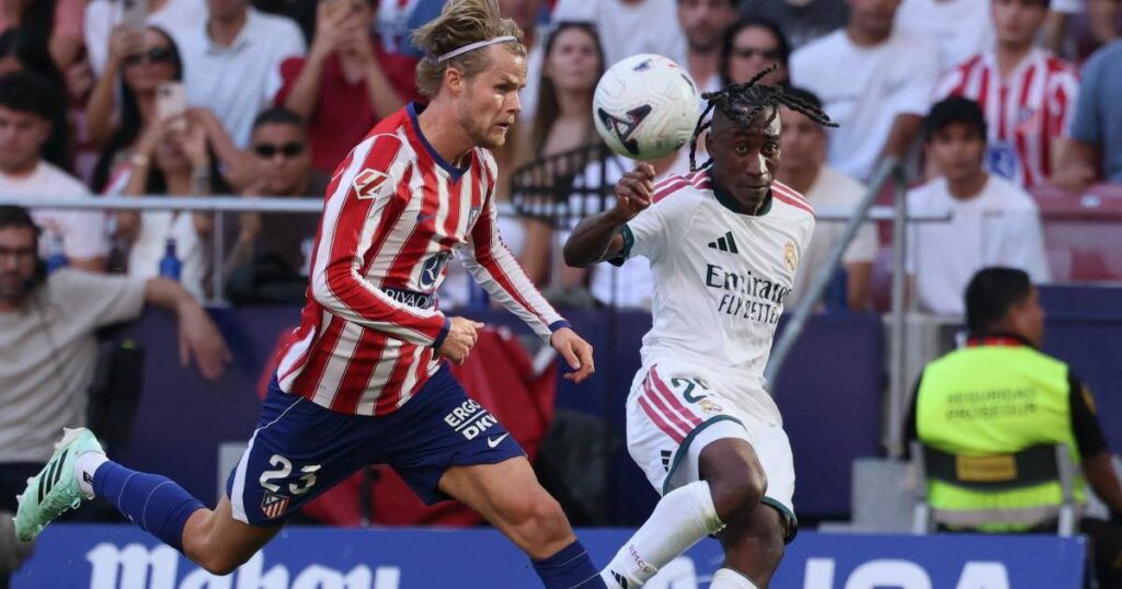 El Atlético de Madrid se impone al Real en un intenso derbi