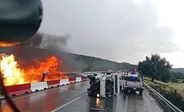 Grúa pierde el control y causa accidente en el Arco Norte
