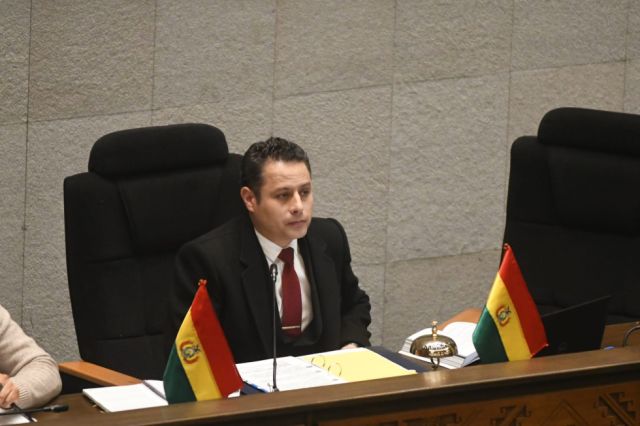 Sesión del Legislativo para debatir sobre el Estado de excepción