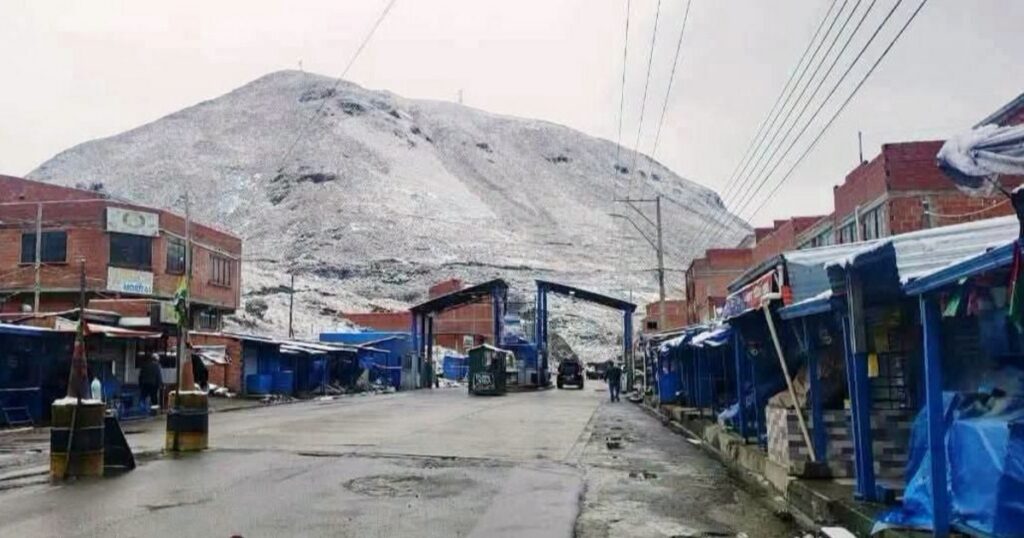 Reabren parcialmente la carretera a Los Yungas tras ser cerrada por nevada