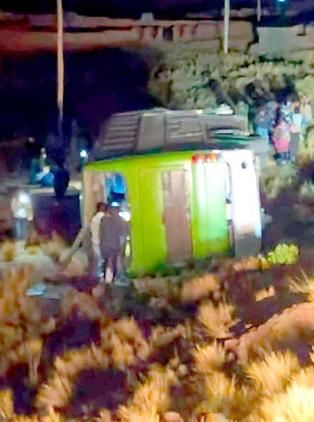 Accidente de bus provoca lesiones en diez estudiantes