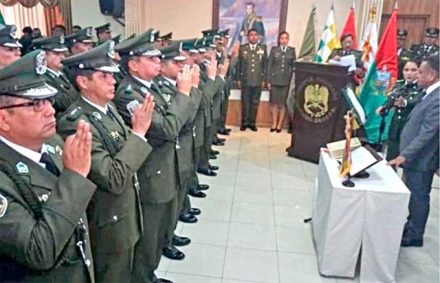 Juramentan a nuevos comandantes de la Policía y exigen firmeza contra la corrupción