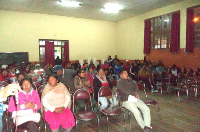 Reunión de Padres de Familia para Evaluar el Desayuno Escolar