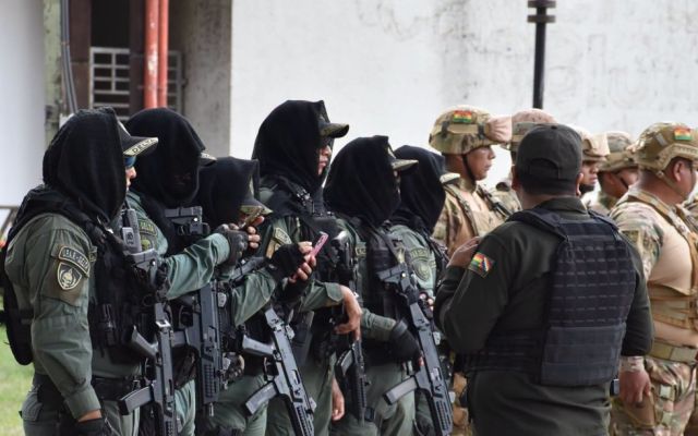 Despliegue de fuerzas de seguridad en rutas de La Paz ante posibles bloqueos