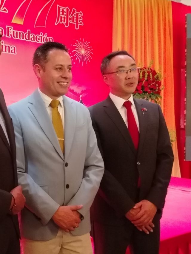 China conmemora 77 años y abre la puerta a Bolivia en los BRICS