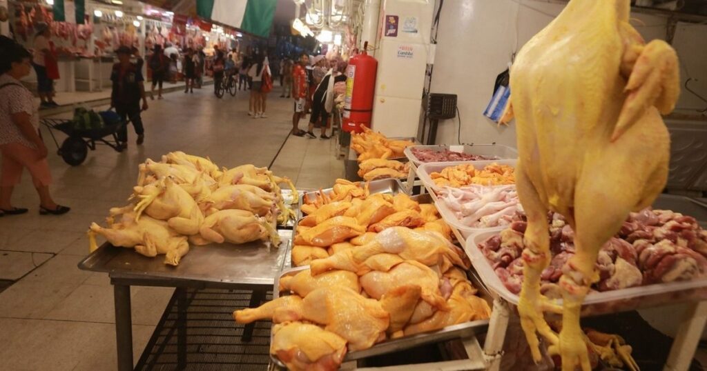 Aumento en el precio del pollo: Avicultores consideran fijar el kilo a Bs 15