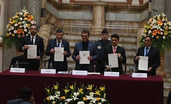 Paz se encuentra con alcaldes para impulsar la descentralización