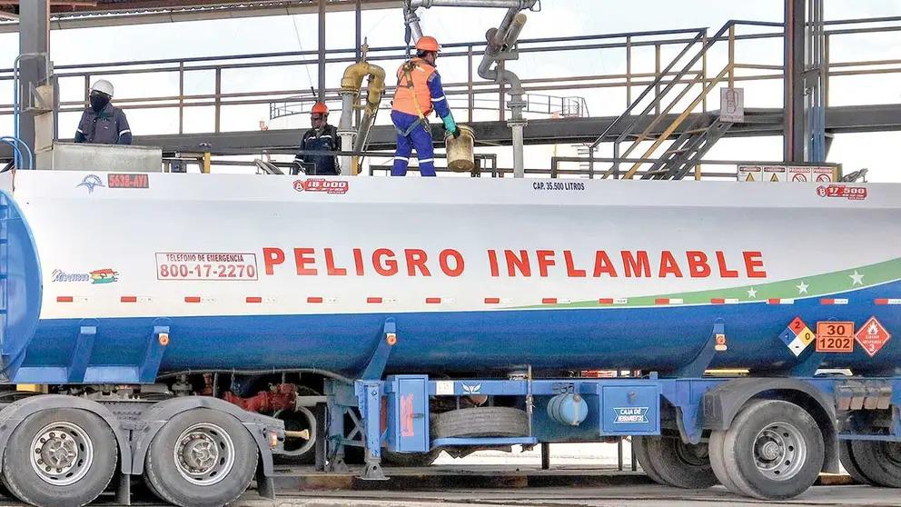 Se simplifica la importación de combustibles en Bolivia a partir de octubre
