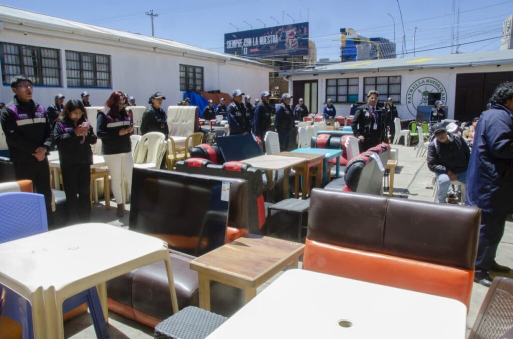 Alcaldía de El Alto hace entrega a escuelas de bienes decomisados