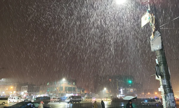 El Alto despierta cubierto de nieve mientras persiste alerta naranja del Senamhi