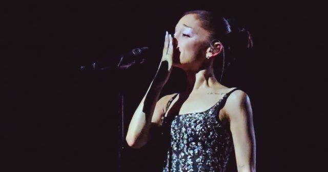 Ariana Grande se despide entre lágrimas en su último concierto