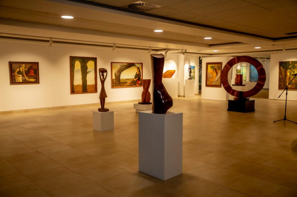 La Paz acoge la exposición ‘Grandes maestros cruceños’