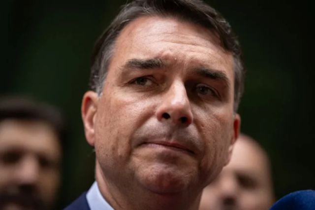 Coalición de Lula impugna candidatura de Flávio Bolsonaro