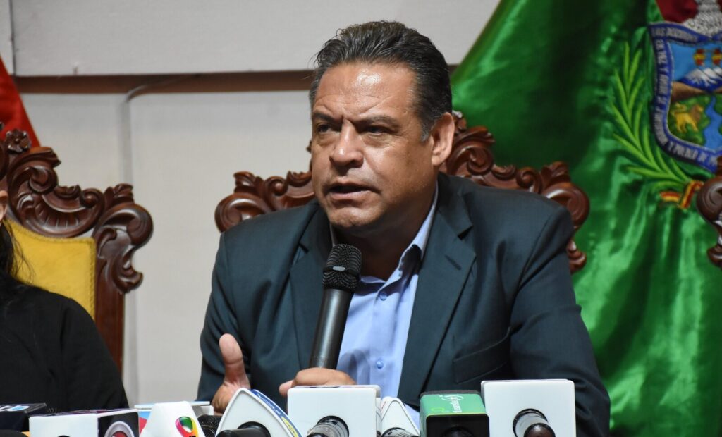 Gobernador de La Paz asegura que no habrá aumento en el transporte interprovincial