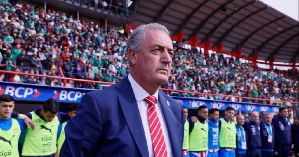 Alfaro: "Apoyen con paciencia el proceso de la selección boliviana"