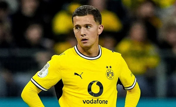 Preocupación en la Champions: joven estrella del Dortmund se desmayó y fue llevado al hospital