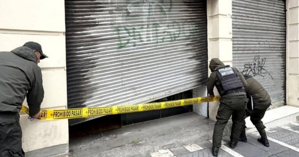 Saquean negocio en el centro de La Paz con un botín de más de Bs 40 mil