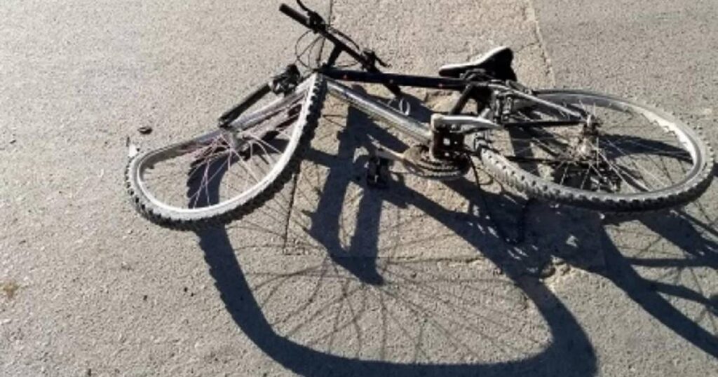 Accidente entre motociclista y ciclista expone imprudencia en la vía