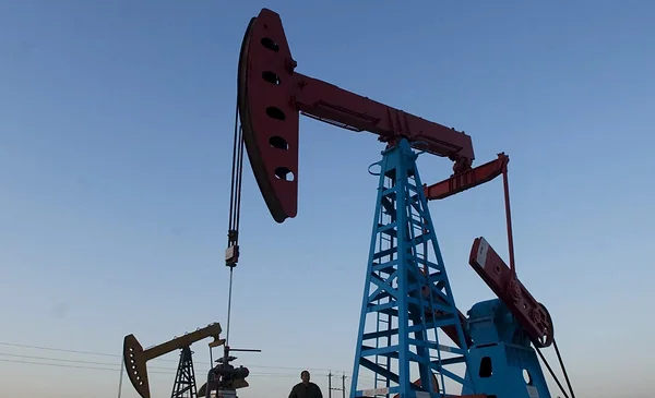 El precio del petróleo supera los $us 107 ante tensiones entre EE.UU. e Irán