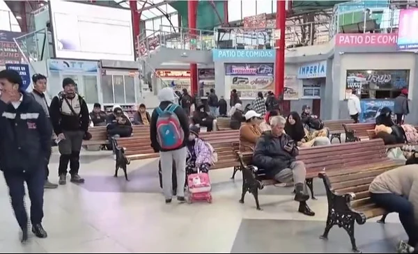 Disminuyen los precios de pasajes en La Paz por escasez de diésel