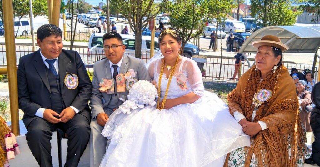 La Plaza de los Novios en El Alto: Un destino renovado para los recién casados