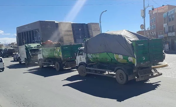 Protesta de trabajadores de Trebol en El Alto por salarios impagos