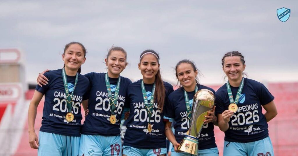 Marcelo Claure celebra el histórico campeonato del equipo femenino de Bolívar