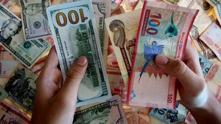 El valor oficial del dólar se mantiene en Bs 11,68 mientras cae la cotización paralelo