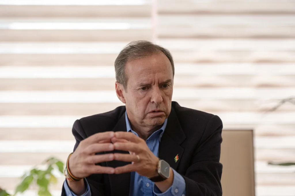 Tuto Quiroga critica al ministro Oviedo tras el arresto de Roger Mariaca
