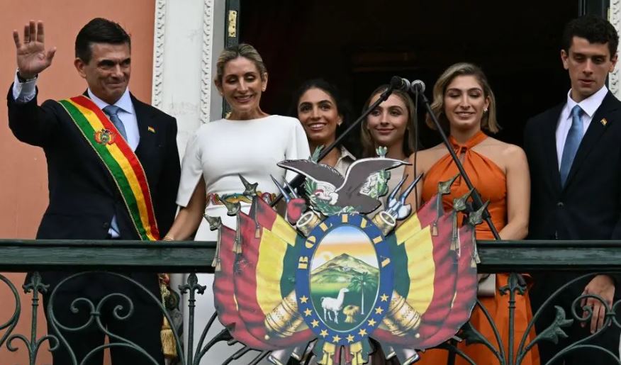 Investigación por amenazadas a la familia del presidente Rodrigo Paz