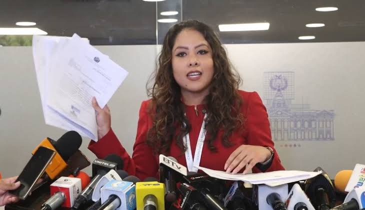Denuncian que más de 2.000 servidores públicos superan los Bs 20.000 en salarios
