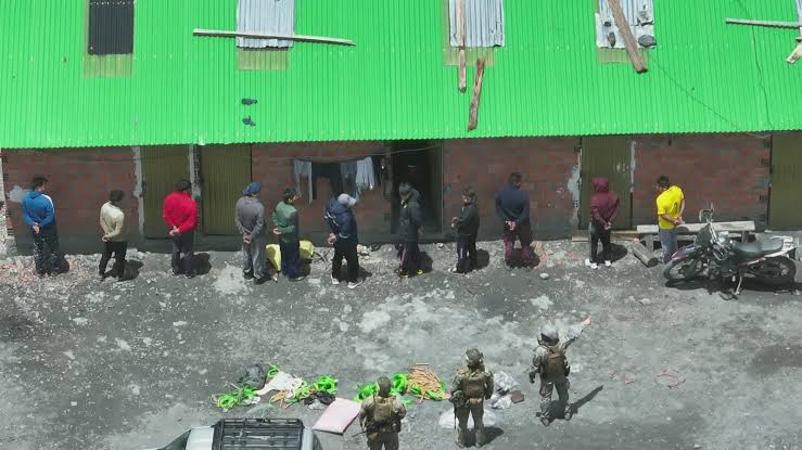 Detienen a 22 personas por minería ilegal en Sorata