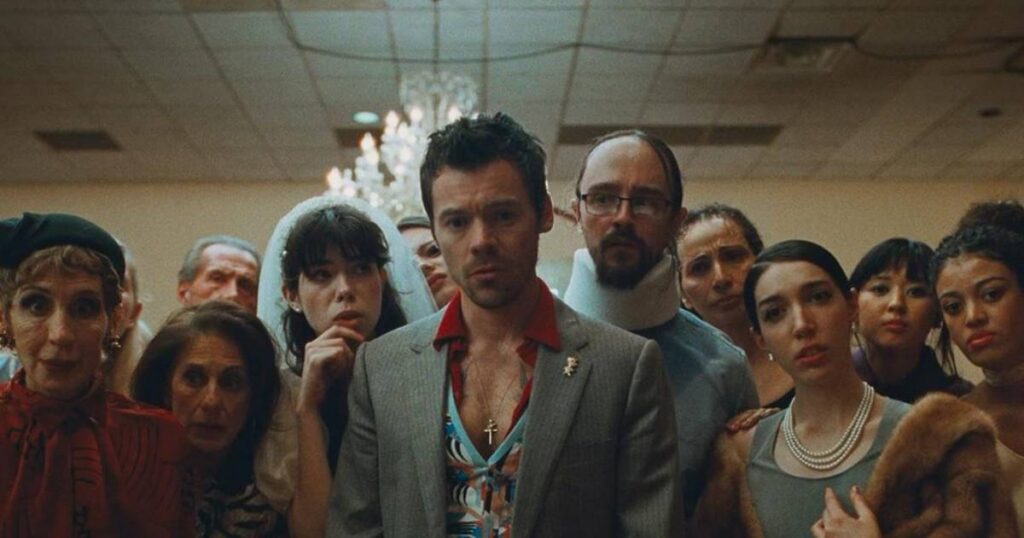 Harry Styles presenta su nuevo videoclip ‘Coming Up Roses’